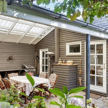 بيت للعطل Tranquil Waterside Retreat-by Traum Thyholm