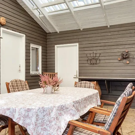 بيت للعطل Tranquil Waterside Retreat-by Traum