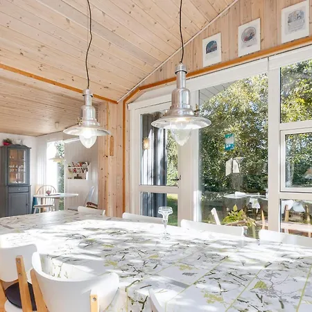 Tranquil Waterside Retreat-by Traum بيت للعطل Thyholm